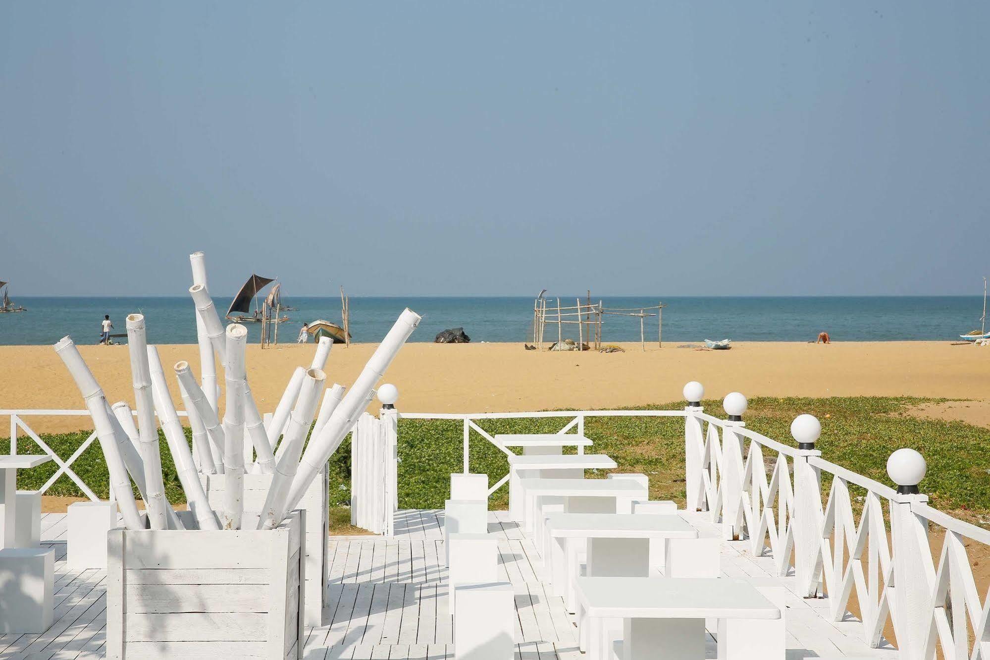 The Reef Beach Hotel Negombo Exterior foto